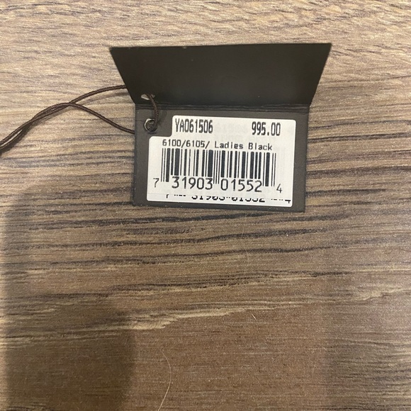 Silver Gucci Watch - Picture 5 of 9